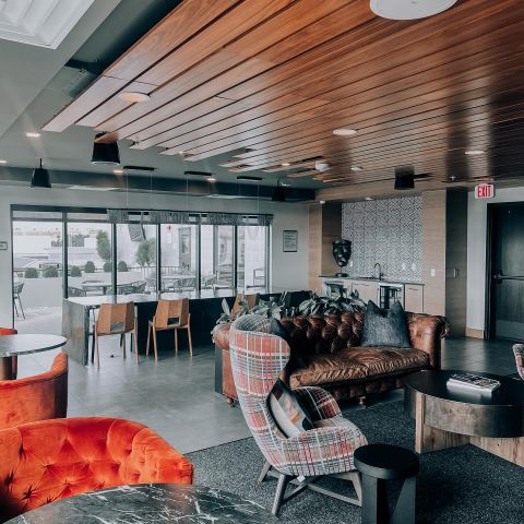 Sky Lounge & your favorite person ✨

#local #localboise #livelocal #boiseid #topfloor #amenities #apartmenttherapy