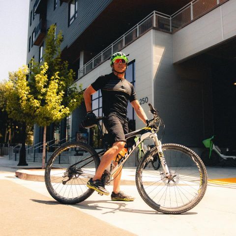 Summer may be coming to an end, but Boise’s outdoor actives aren’t! Our proximity to Julia Davis Park and the Green Belt are perfect for biking, walking, or just enjoying nature! 🍂🚴