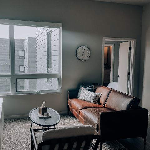 🏡✨ Take a tour of our stunning 2-bedroom apartment and see why LOCAL Boise is the perfect place to call home! From spacious layouts to modern finishes, this home has everything you need. Shoutout to @thecollectivehaus for designing and furnishing this unit for a resident!

Give us a call to learn more about our move in special📲‼️ 

#boise #local #livelocal #downtown #idaho