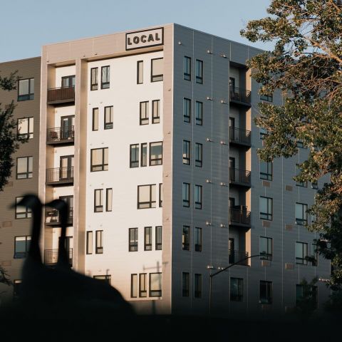 One of the best parts about living in downtown Boise? You’re close to both the city and the great outdoors! 
🦆🌇

📸 @tyler.garces 

 #local #livelocal #boise #downtown #idaho #apartments