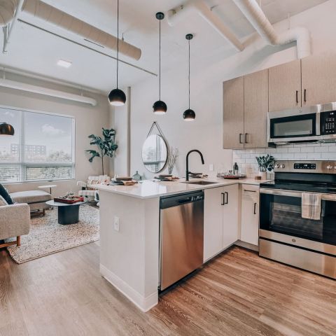 📲 Your new apartment is calling you home!

We have limited one bedrooms available for summer move ins ☀️

Call us for more info or send us a DM! ✨

📲 208.605.7771

#localboise #livedowntown #boise