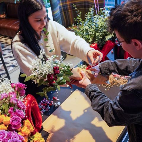 Our annual flower bar event had us feeling all the love 💘

#livelocal #flowerbar #residentevent #boiseidaho