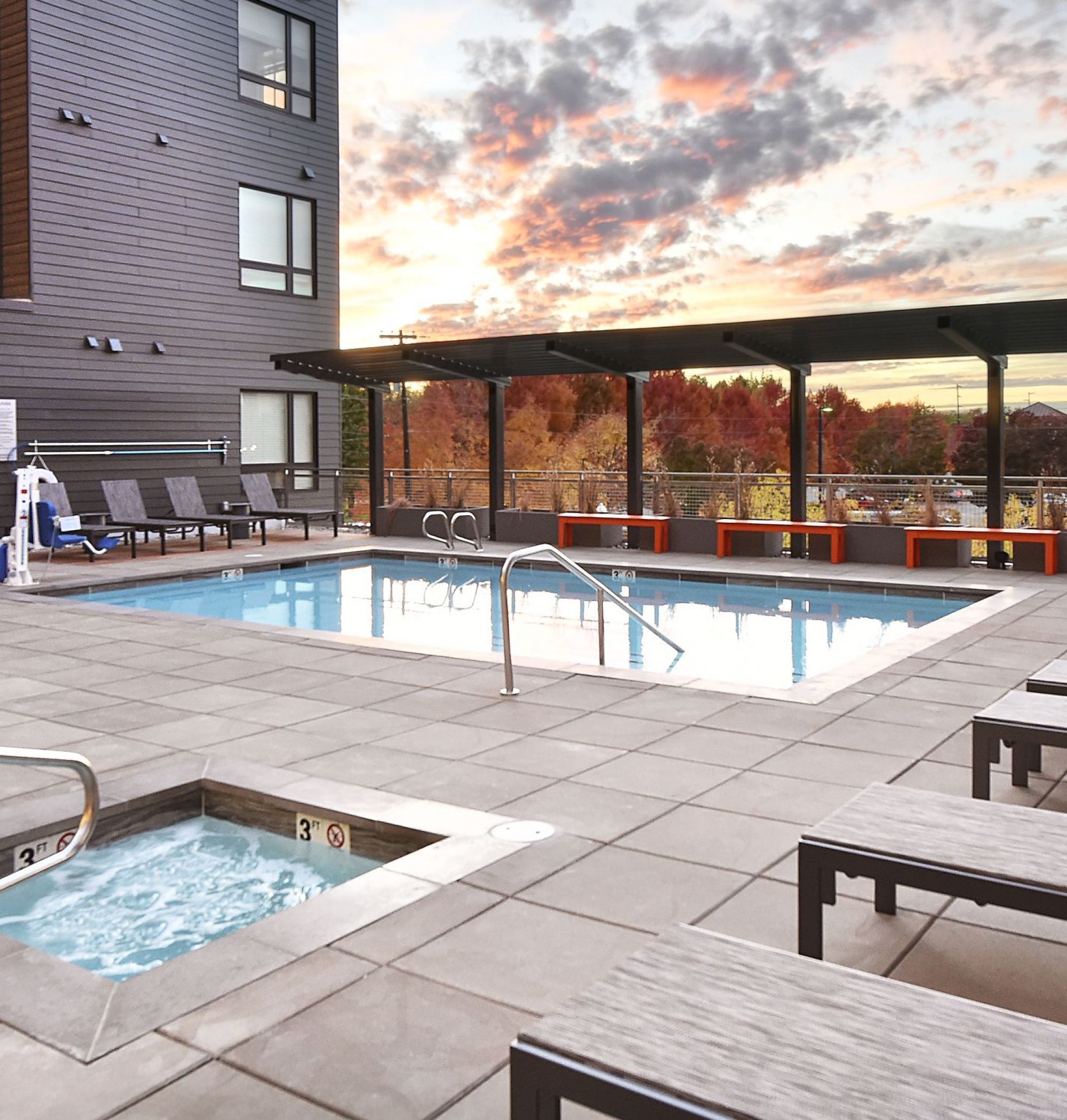 LOCAL Boise Apartments resort-style pool with hot tubs and pool deck with lounge chairs