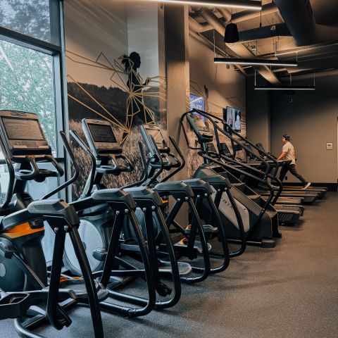Home is more than where you live—it’s where you recharge, reset, and take care of yourself. Our 24-hour fitness center is always ready when you are. 🏋🏻💪🏼

#livelocal #fitness #downtownboise