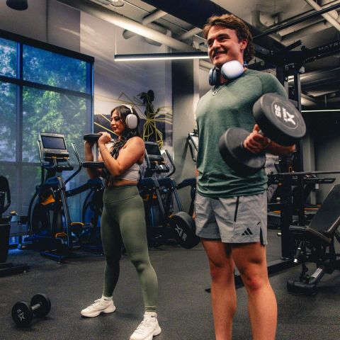 Our 24-hour fitness center is the perfect place to get a quick workout in, no matter your schedule! Whether you’re lifting weights, doing some cardio, or just stretching out the muscles, we got you covered! 🏋️🏃‍♀️ #local #livelocal #boise #apartments #downtown #idaho #gym