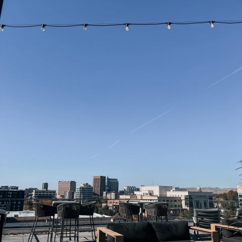 Spring is in the air, and the views from the sky deck are better than ever! ☀️ As the weather warms up, there’s no better place to relax and take it all in. Keep an eye out for our March events calendar—big things are coming! #local #livelocal #downtownliving #boise #idaho