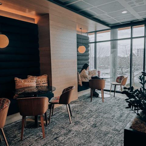The perfect study spot doesn’t exi…

Wait, yes it does 📖 The quiet corner on the 2nd floor is one of our favs! 💁🏻‍♀️

Grab a conference room, a couch or a study booth!

#LOCALBoise #BoiseIdaho #WorkFromHome #StudyFromHome #LiveDowntown #LiveLOCAL